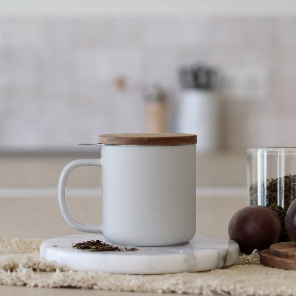 Teetasse JULIET Weiss - aus Steinzeug mit Holzdeckel und Edelstahl-Teesieb 300 ml | Ogo Living