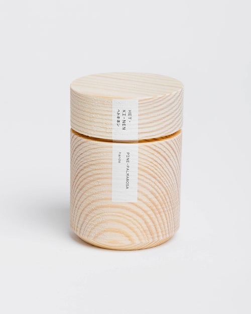 Closed wooden jar of Hetkinen Pine & Palmarosa hand balm