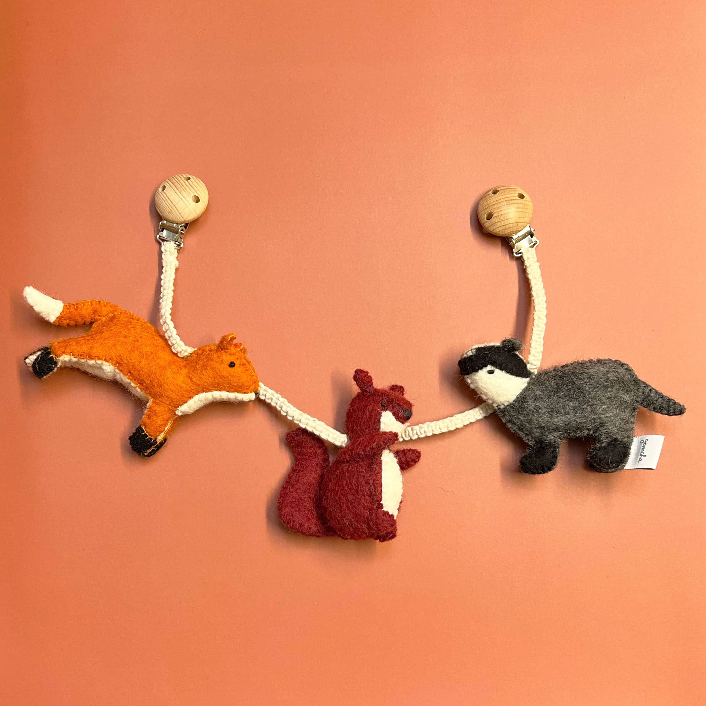 Kinderwagenkette Woodland handgemacht aus Wolle | Gamcha