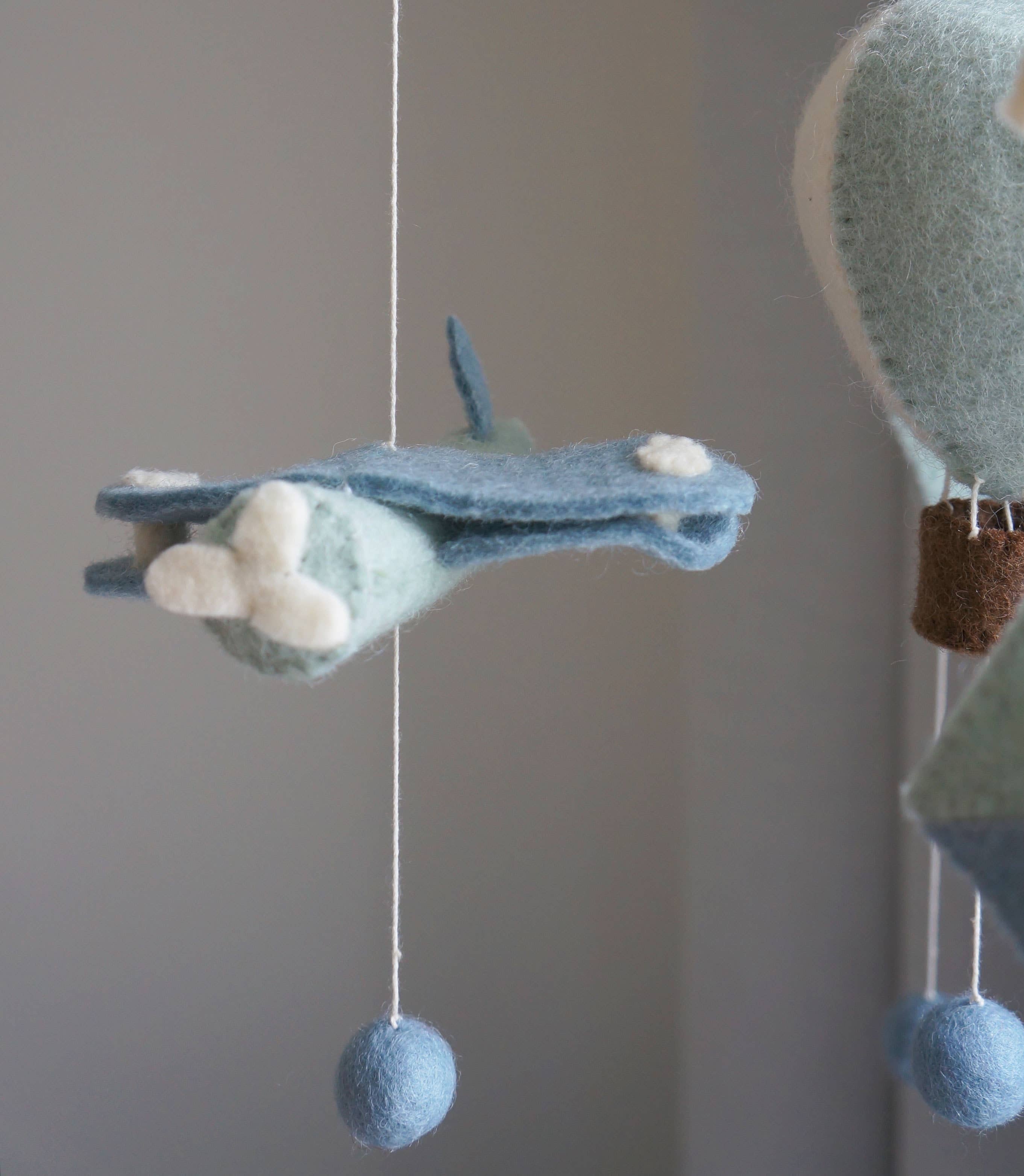 Mobile Flugzeug Heissluftballon und Drache Blau handgemacht aus Wolle | Gamcha