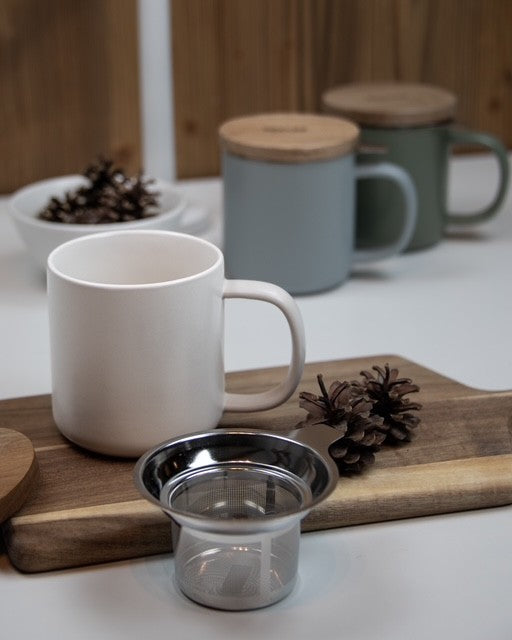 Teetasse JULIET Weiss - aus Steinzeug mit Holzdeckel und Edelstahl-Teesieb 300 ml | Ogo Living