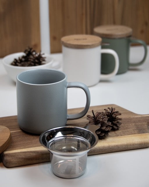 Teetasse JULIET Perlgrau - aus Steinzeug mit Holzdeckel und Edelstahl-Teesieb 300 ml | Ogo Living